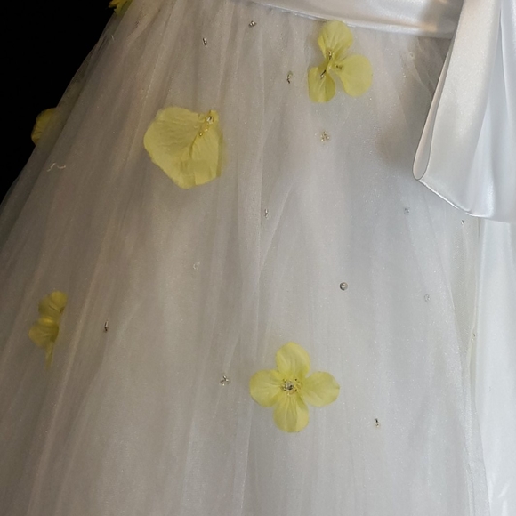 White ballgown style tulle prom dress, 4, yellow - Picture 7 of 9